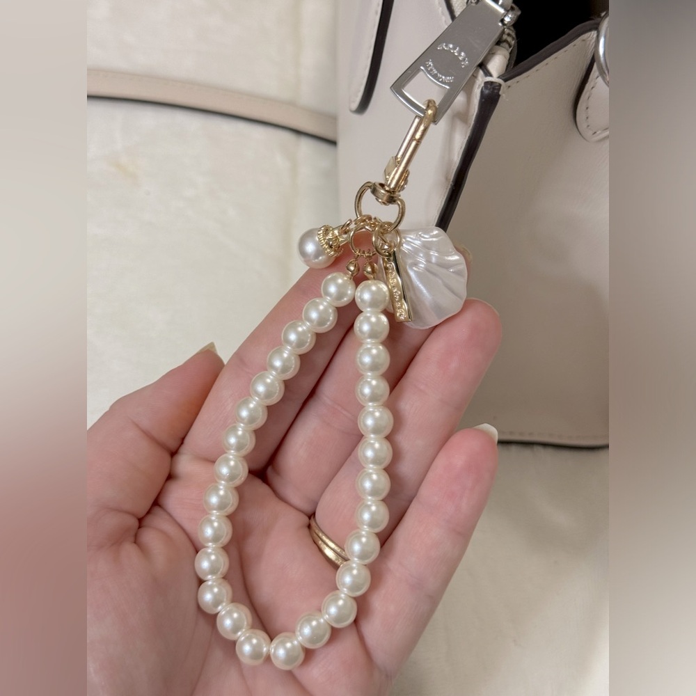Pearls bagcharm